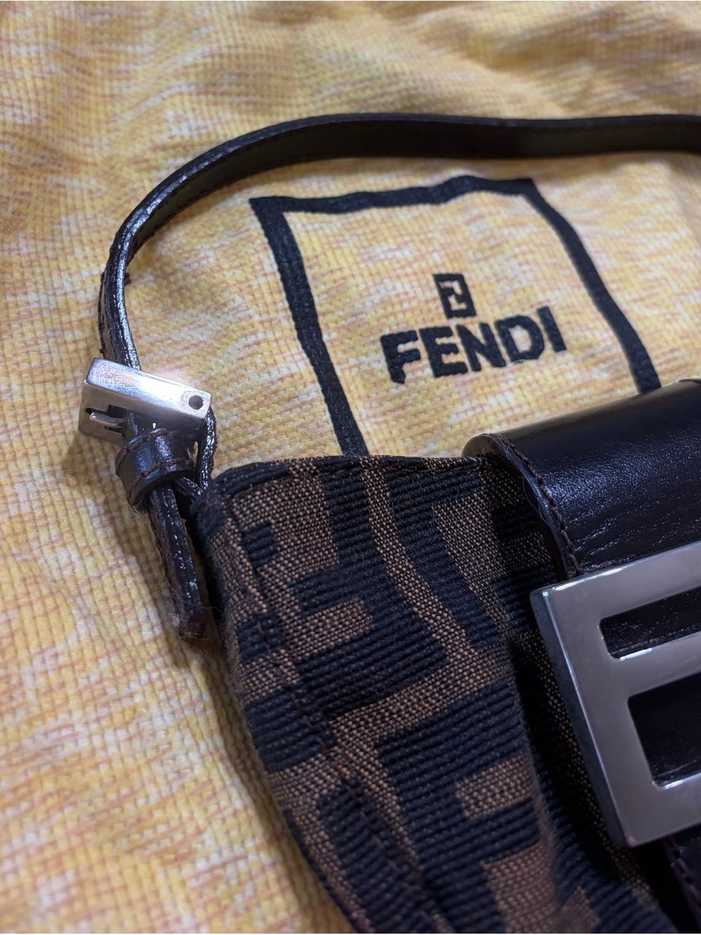 🔥EUC Authentic Fendi Mini Crescent Bag With Iconic FF Canvas - Picture 2 of 10
